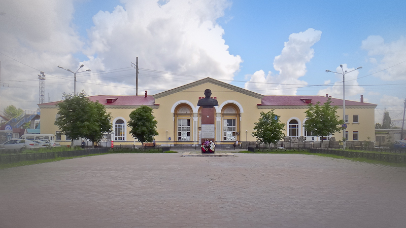 Станция валуйки. Железнодорожный вокзал Валуйки. Станция Валуйки Белгородской области. Валуйки Белгородская область вокзал. Валуйки ЖД вокзал.